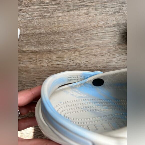 Crocs Unisex Classic Marbled Clog - Blue Calcite Size W-6 M-4 - Picture 9 of 10